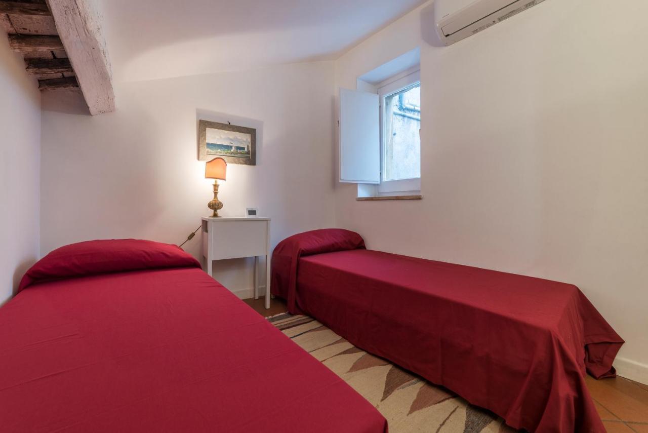 Three Bedrooms In World-famous Via Giulia - Fromhometorome Rome