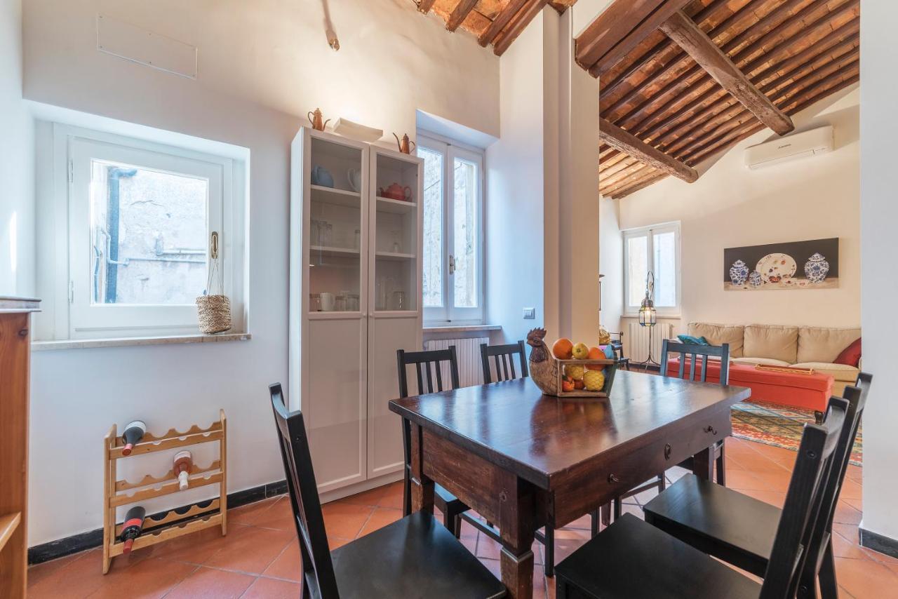 Apartment Three Bedrooms In World-famous Via Giulia - Fromhometorome *